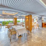 Numa Port Hotel