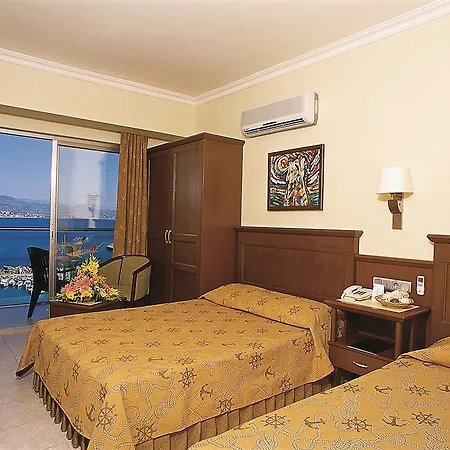 Hotel Numa Port 4*