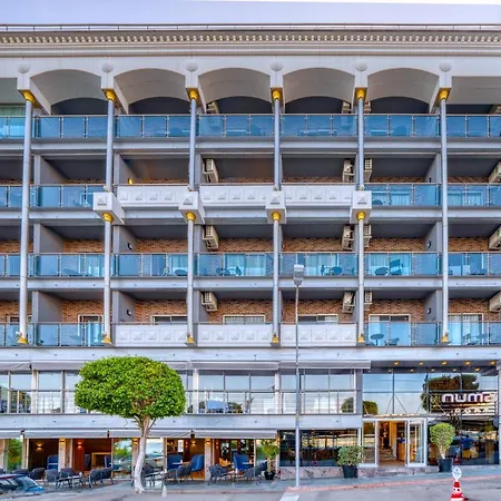Numa Port Hotel