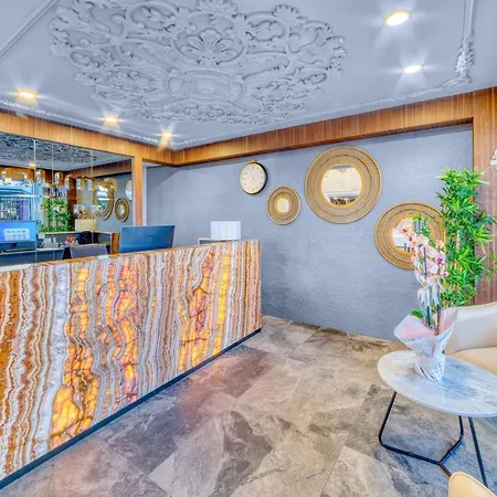 Numa Port Hotel 4*