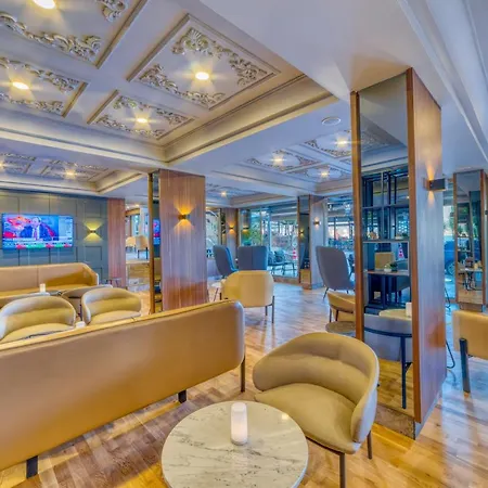 Numa Port Hotel