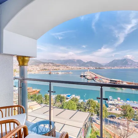 Numa Port Hotel 4*
