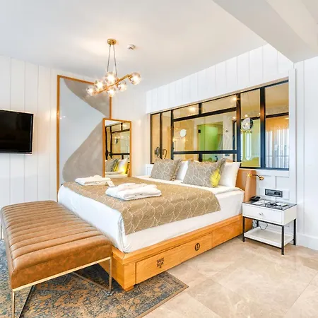 Hotel Numa Port 4*
