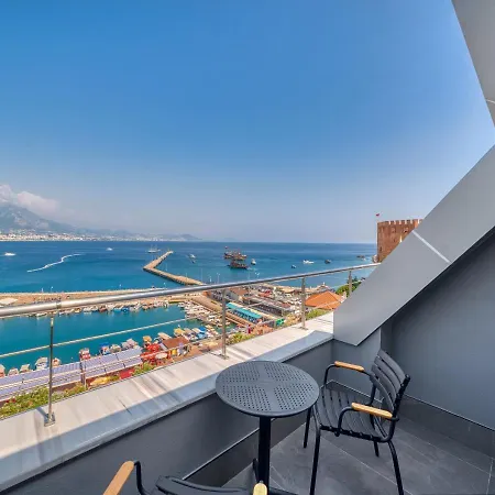Numa Port Hotel