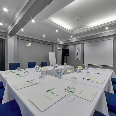 Numa Port Hotel 4*